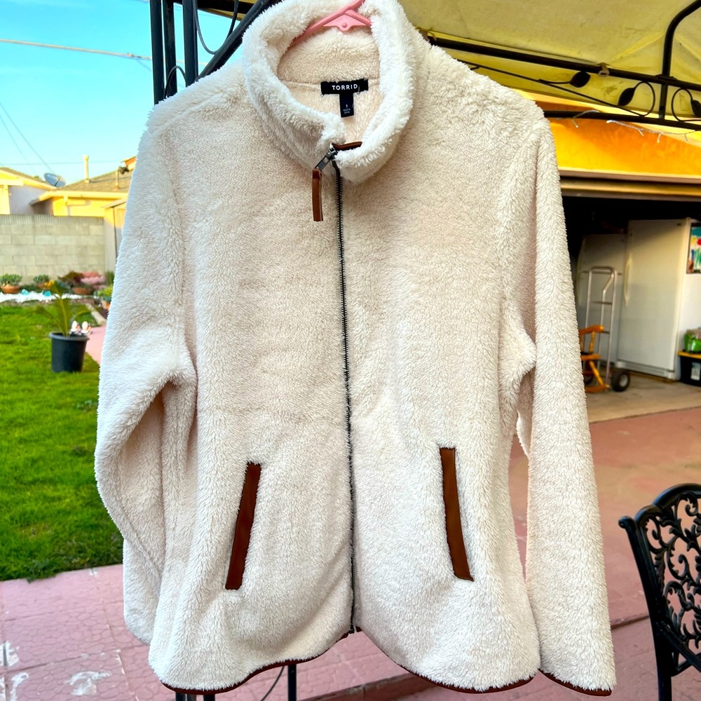 Torrid Ivory Sherpa Zip Front Jacket size 1 (Woman’s size) NWT never worn.